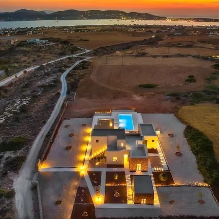 Deep Blue In Villa Parikia (Paros)